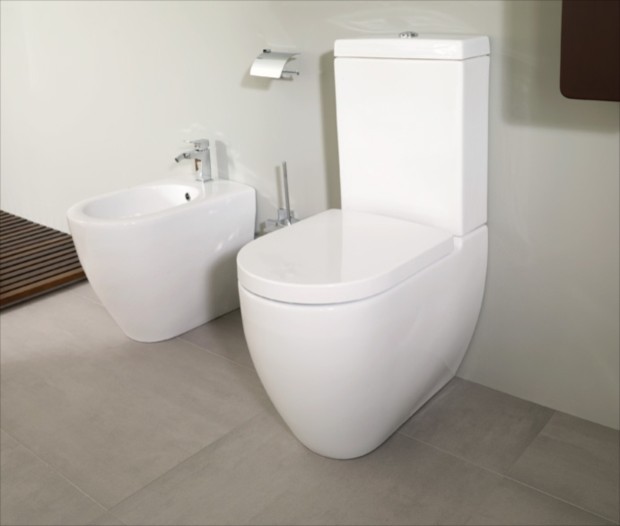 A Sleek Modern Bathroom